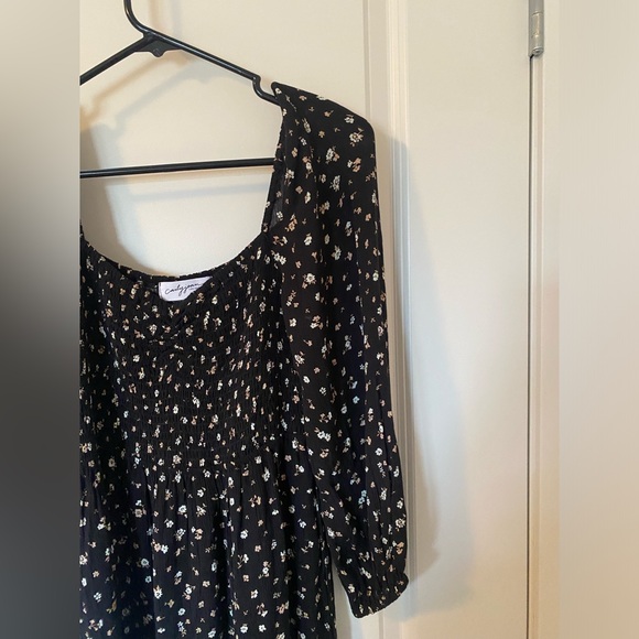 Carly Jean Los Angeles Floral Dress - Picture 3 of 6